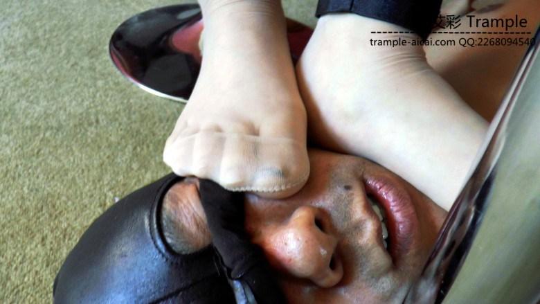 【冰时代】天然呆女神乐乐短肉丝踩脸