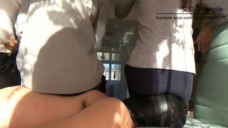 美术学院多人坐奴