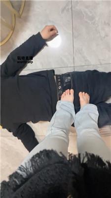 【小凤梨】牛仔裤坐脸-舔小白鞋白袜 JS250331-43