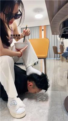 【南月女神】物化家具奴-伺候吃饭 bf51730