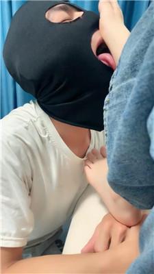 【小鱼饼干】近距离裸足狂舔 JS250414-25