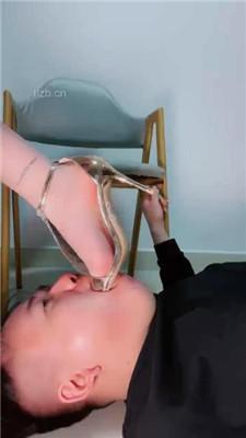 【甜心教主】高跟裸足美腿恋足舔