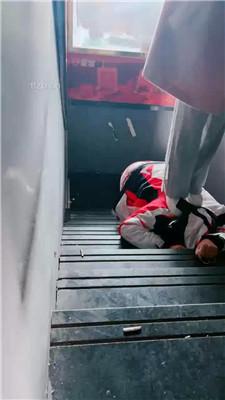 【桃子老师】户外楼梯间-小白鞋白袜虐母畜