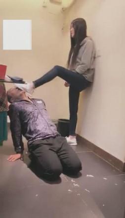 【VIVI】剧情:偷原味的猥琐邻居