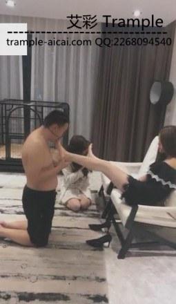 VIVI调教夫妻奴强迫圣水踹头