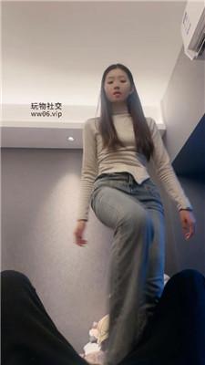 【猴歌】牛仔裤坐脸窒息/白袜脚踩虐 bf50018