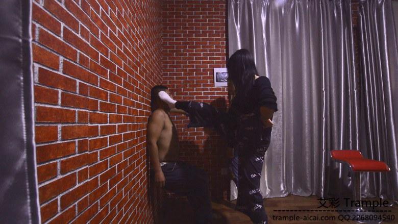 语儿和闺蜜耳光调教贱奴