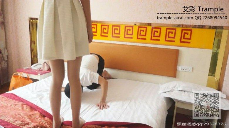 琪琪女主室外调教玩耍