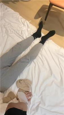 【小乔】素人小姐姐白袜脚踩【完整版】