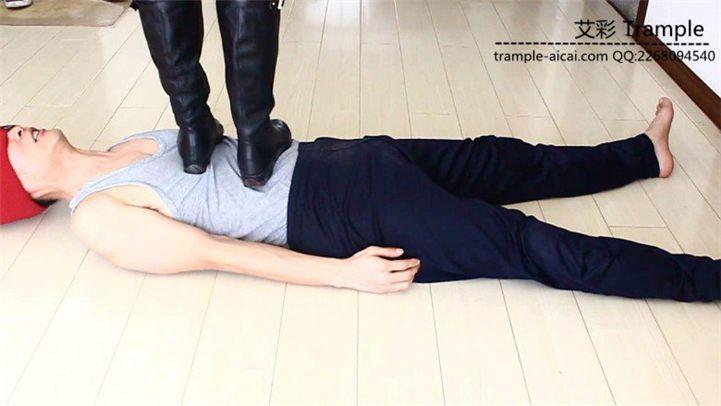 00后天使女主双长靴虐待家奴！