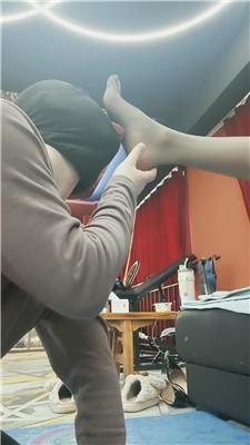 【咩祖】黑丝高跟蹂躏踩虐脚下喂食 bf49840