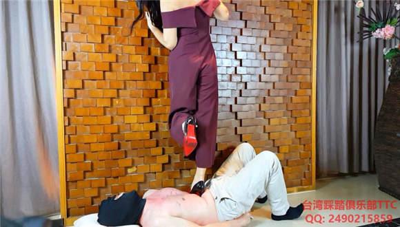 墨主细高跟狠踩奴