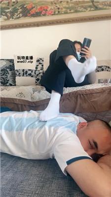 【斯羽情侣主】白袜脚踩绿帽家奴 JS250322-10