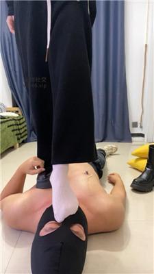 【艾黎】全体重踩踏-虐乳-裸足深喉 bf50434