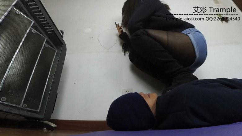 过膝长靴黑丝踩踏