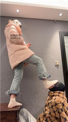 【狗哥】素人S-休闲鞋白袜踩虐/转胯狗爬/坐脸窒息 bf50151