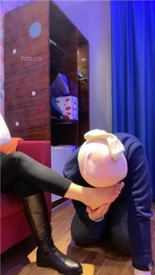 【毛绒月亮】长靴提档/抽耳光/踩踏闻白袜/脚插嘴