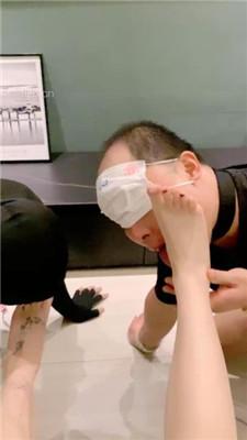 【小软】虐双奴-高跟踩狗爪/狗链拴狗/转胯踩踏