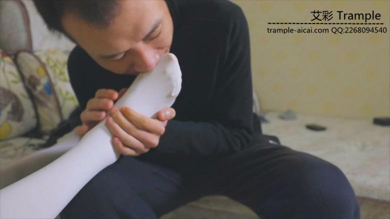 偷闻舔白丝白袜