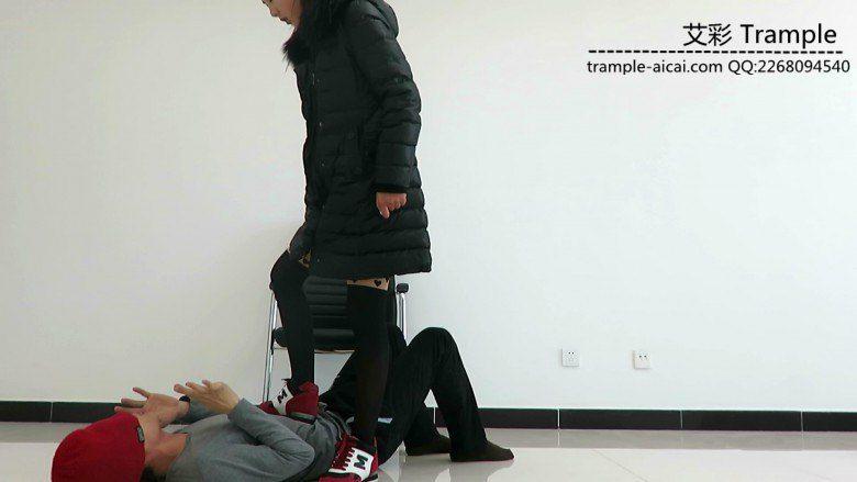 甜美媛媛女主出演！黑老师收学生钱被谩骂暴打！