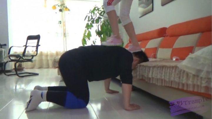 两位女主教训家奴