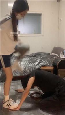 【女生也能很暴力】纹身小妹-贝壳头白袜暴揍 JS250526-1