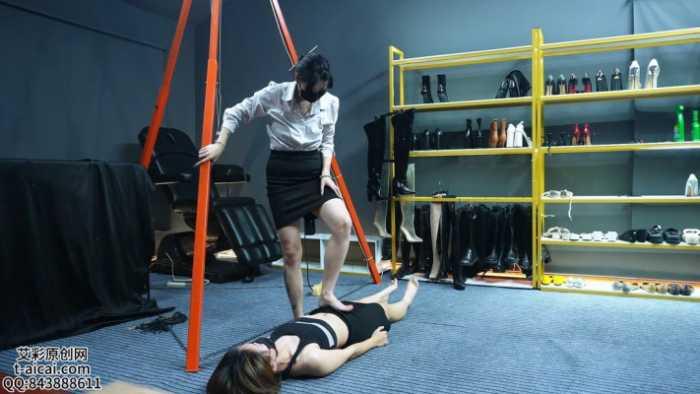 高跟踩哭之后继续平底鞋踩女M YC-241128-9