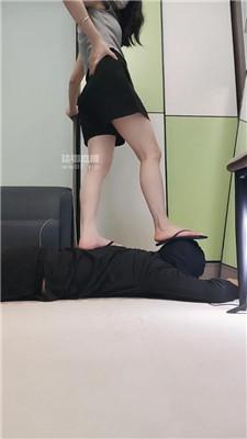 【灵竹】脚深喉-坐脸窒息 JS250613-17