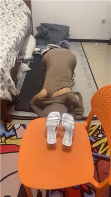 【饭饭】闺蜜甘愿做奴隶 JS250615-13