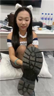 【july】羞涩闺蜜舔高跟 JS250612-24