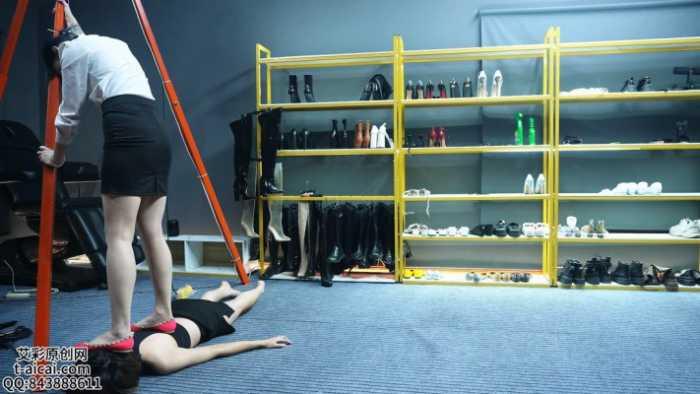 高跟踩哭之后继续平底鞋踩女M YC-241128-9