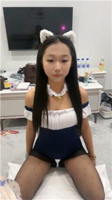 【july】羞涩闺蜜舔高跟 JS250612-24