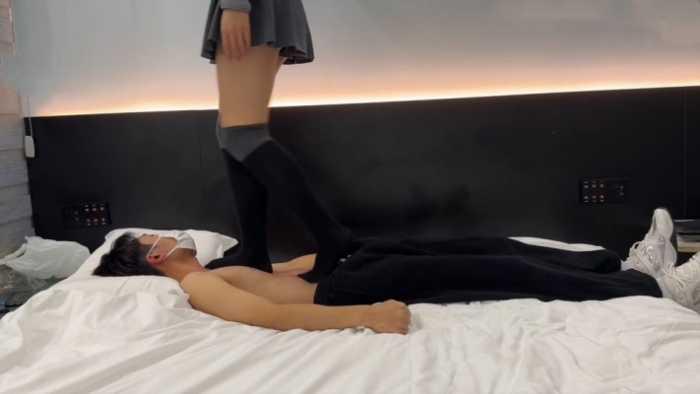 大三素人小梓黑色长筒袜踩踏 ACYC-3960