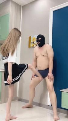 碎蛋不良女高中生被富二代花重金请来踢碎自己蛋 ACYC-1566