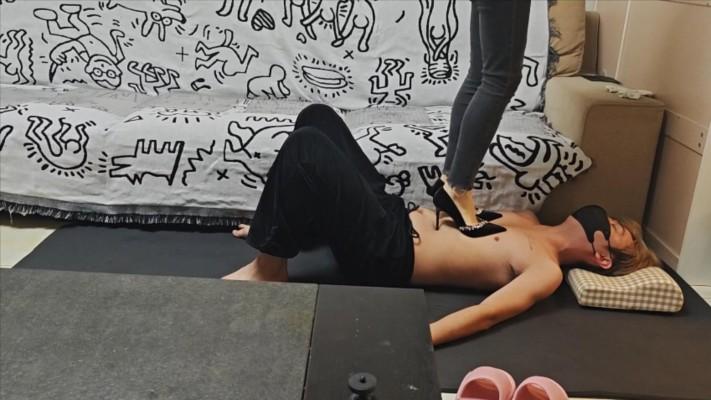 安安全体重10cm高跟踩踏虐乳 YC-241023