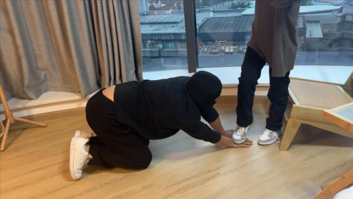 【208少女宿舍】AJ全体重踩手 YC-241026-7