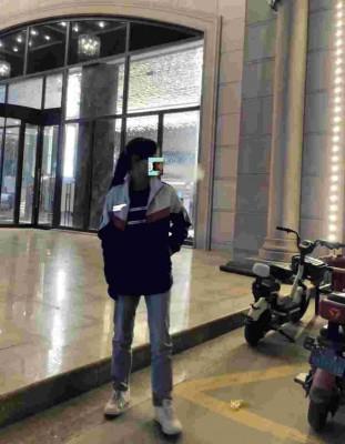 双人精神小妹暴力踢踹踩踏殴打 YC-241020