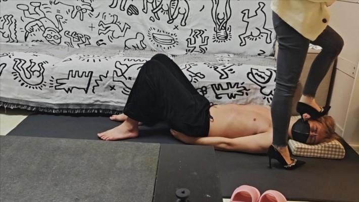 安安全体重10cm高跟踩踏虐乳 YC-241023