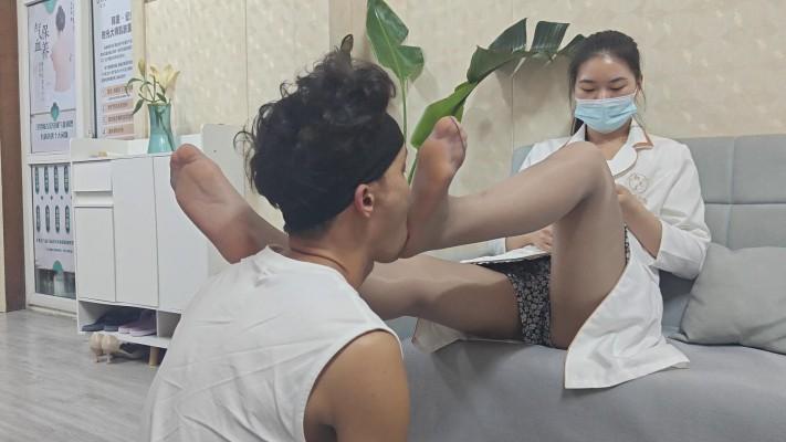 品尝理疗美女姐姐丝袜脚 YC-241022-2