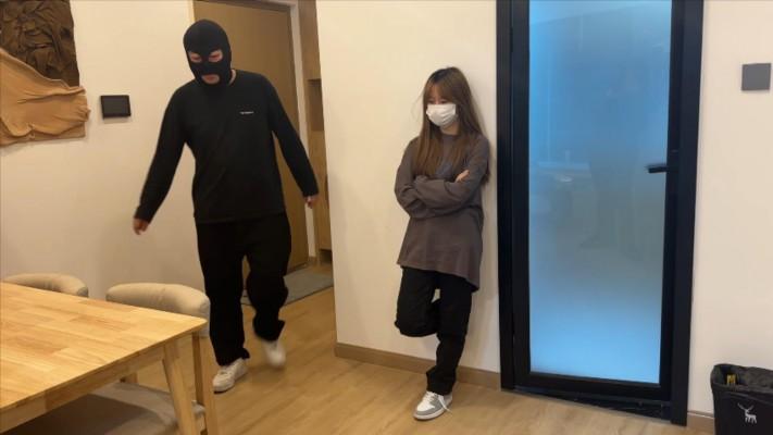 【208少女宿舍】AJ全体重踩手 YC-241026-7