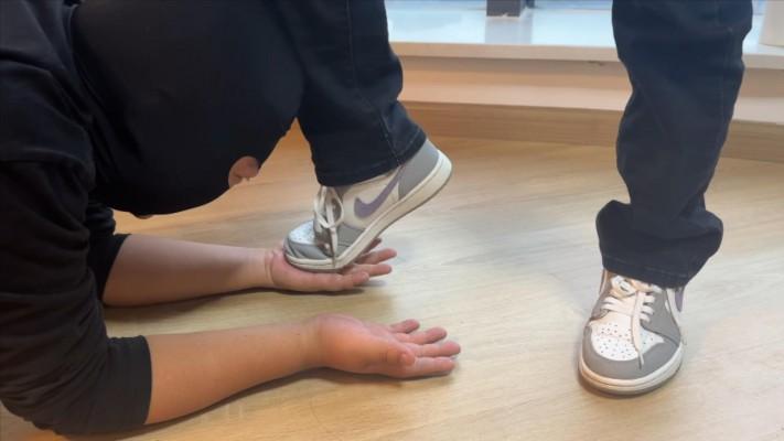 【208少女宿舍】AJ全体重踩手 YC-241026-7