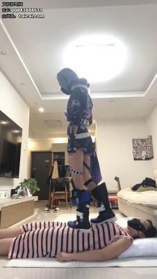 【雅泫】cos银狼踩玩女地毯 YC-241023-4