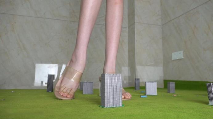 GTS女巨人雪儿高跟美脚踩踏城市，美脚玩弄小人，刺激语言！【南国原创】 YC-241027