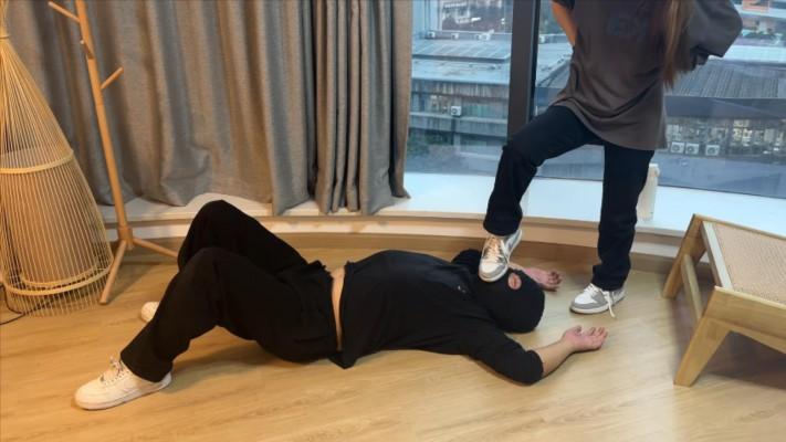 【208少女宿舍】AJ全体重踩手 YC-241026-7