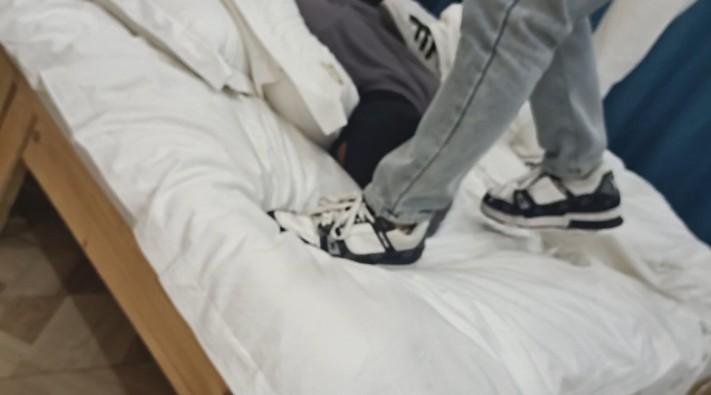 双人精神小妹暴力踢踹踩踏殴打 YC-241020