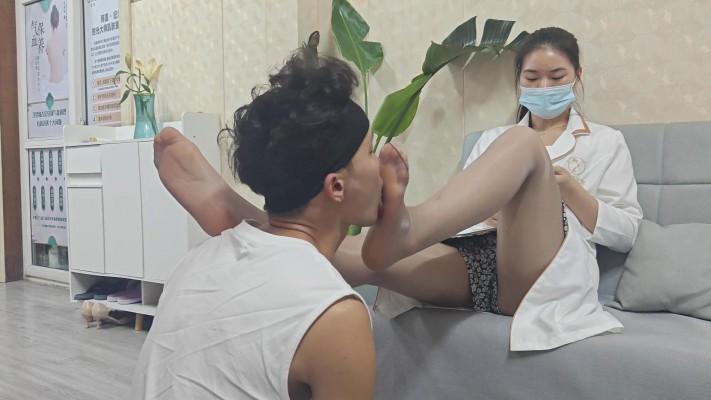 品尝理疗美女姐姐丝袜脚 YC-241022-2