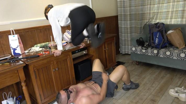 【领主老大】白袜踩踏行刑逼供，踩死贱狗 YC-241024-4