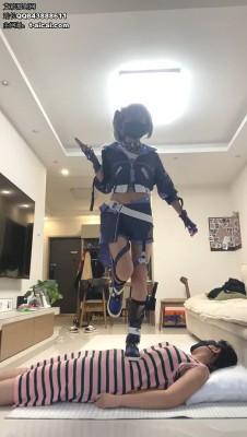 【雅泫】cos银狼踩玩女地毯 YC-241023-4