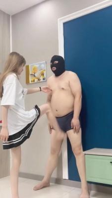 碎蛋不良女高中生被富二代花重金请来踢碎自己蛋 ACYC-1566