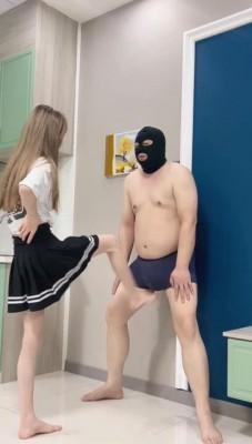 碎蛋不良女高中生被富二代花重金请来踢碎自己蛋 ACYC-1566